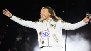 “El Buki” desea Feliz Navidad a fans, pero también motiva a seguirse cuidando