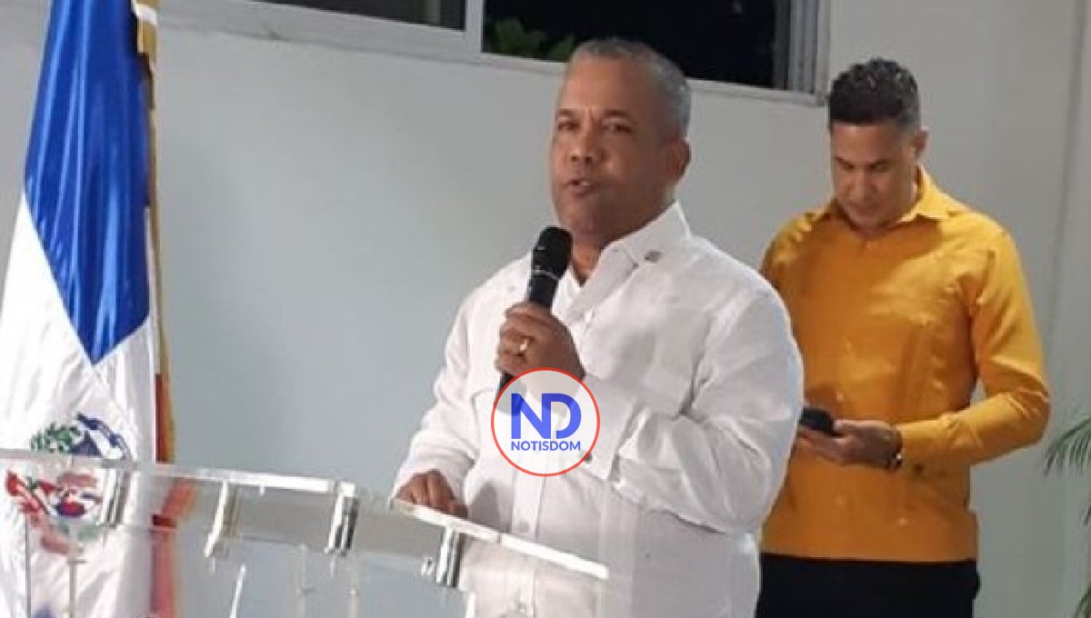 Senador Acosta sostiene encuentro con miembros del PRM