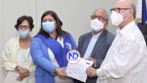 Hipólito encabeza graduación 471 egresados Instituto Peña Gómez