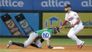 Licey, Estrellas y Gigantes ganan en el beisbol profesional de RD