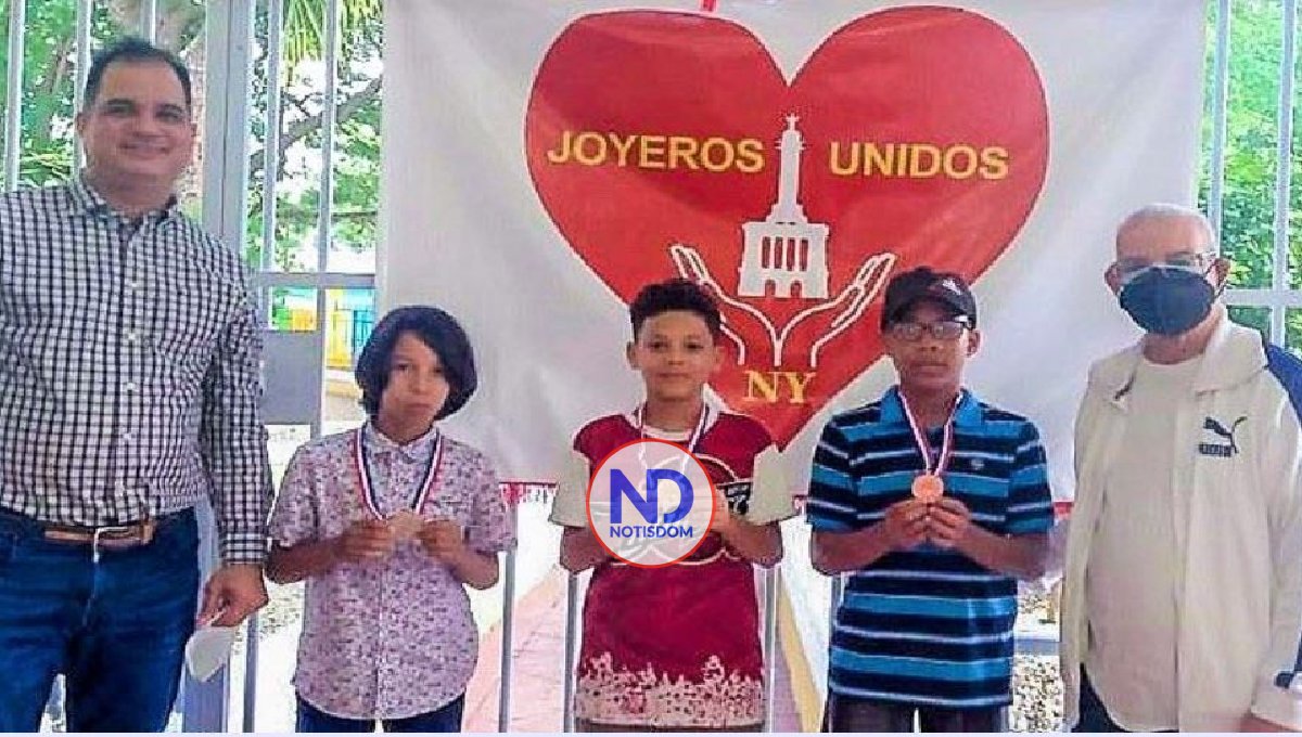 Niño Manuel Marte gana torneo juego de damas Joyeros Unidos