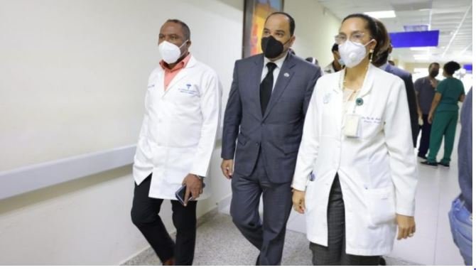 MEDICOS 3 Verifican se respeten derechos de haitianas en hospitales de RD