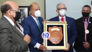 Pediatra Morla Báez recibe Premio Nacional de Medicina RD 2021