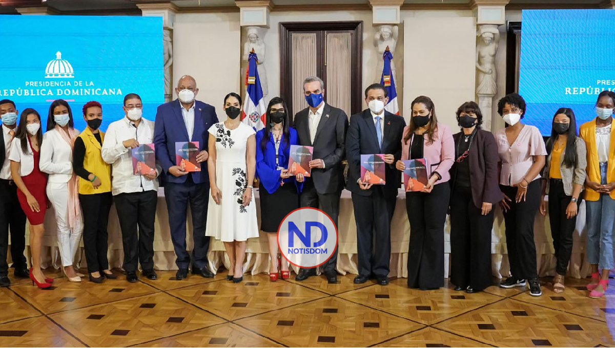 Presidente Abinader presenta política para reducir el embarazo en las adolescentes