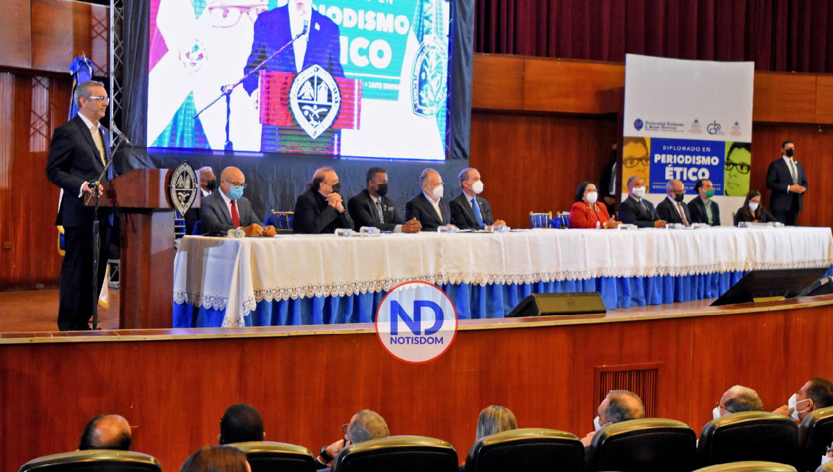 Abinader resalta importancia de la ética periodística para construir un país mejor