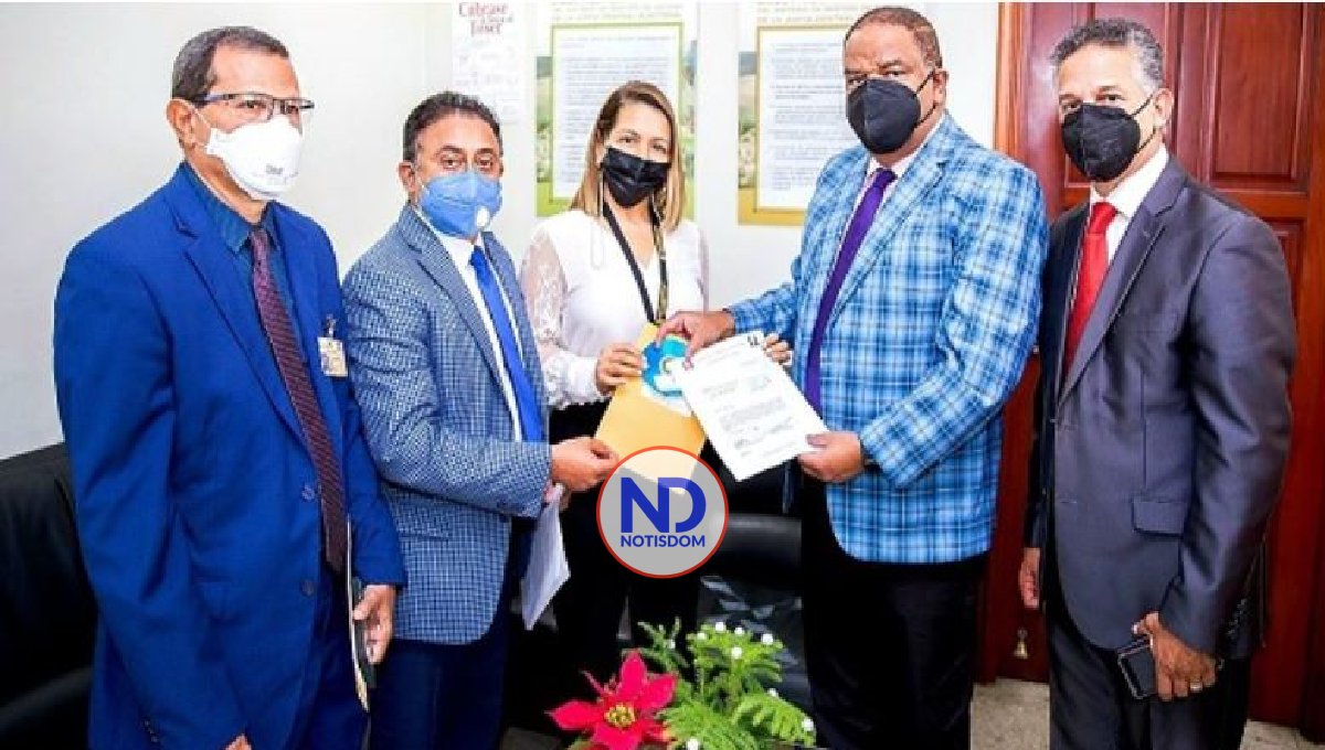 PLD entrega JCE padrón 1 millón 760 mil 565 nuevos miembros