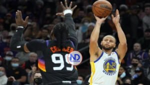 Stephen Curry y los Warriors desplazan a los Suns de la cima de la NBA
