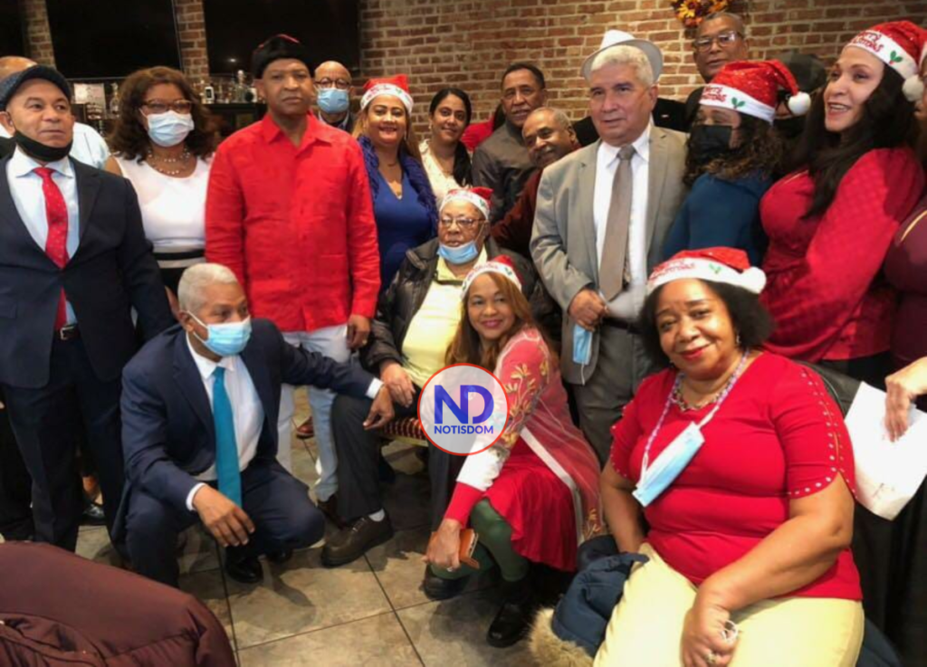 WhatsApp Image 2021 12 06 at 6.50.55 AM CDP filial Nueva York realiza apertura de época navideña con concurrida fiesta