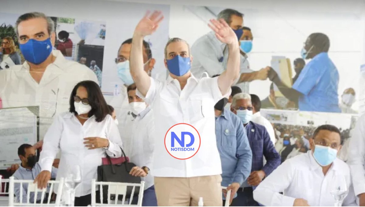 Abinader entrega 1,093 títulos de propiedad en Hato Mayor