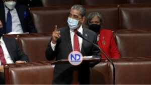 Adriano Espaillat da positivo a covid-19, pese haberse vacunado