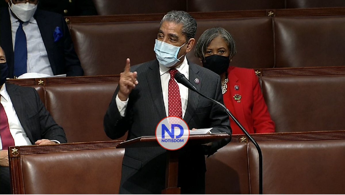 Adriano Espaillat da positivo a covid-19, pese haberse vacunado