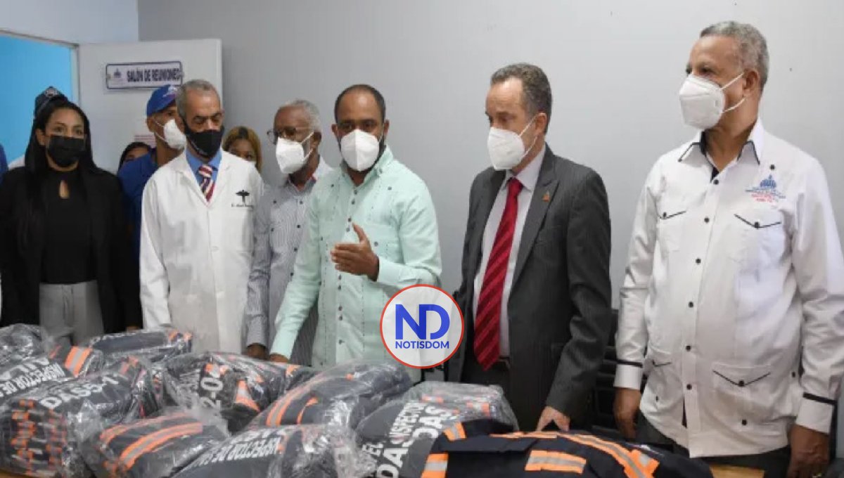 Salud Pública entrega 1,200 chalecos a inspectores Covid-19 2 Salud Pública entrega 1,200 chalecos a inspectores Covid-19