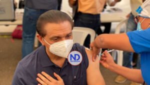 Ministro de Salud recibe cuarta dosis de vacuna anti Covid