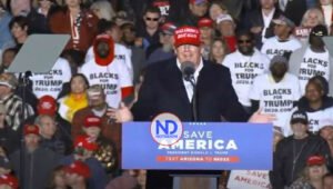 Trump fustiga a Biden y adelanta “ola roja” en elecciones