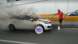 Se incendia vehículo en autopista Las Américas
