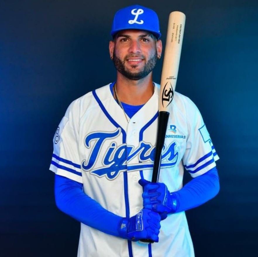 LUIS BERRERA 1 Luis Barrera, envuelto en accidente de autos, se espera no salga de juego