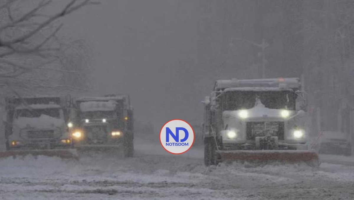 La nevada en Estados Unidos bloquea a automovilistas decenas de horas