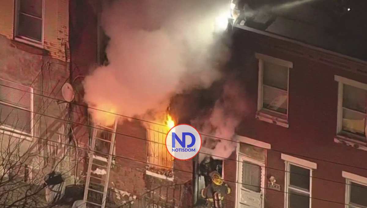 Voraz incendio cobra la vida de siete niños y seis adultos en el sector Fairmount de Filadelfia