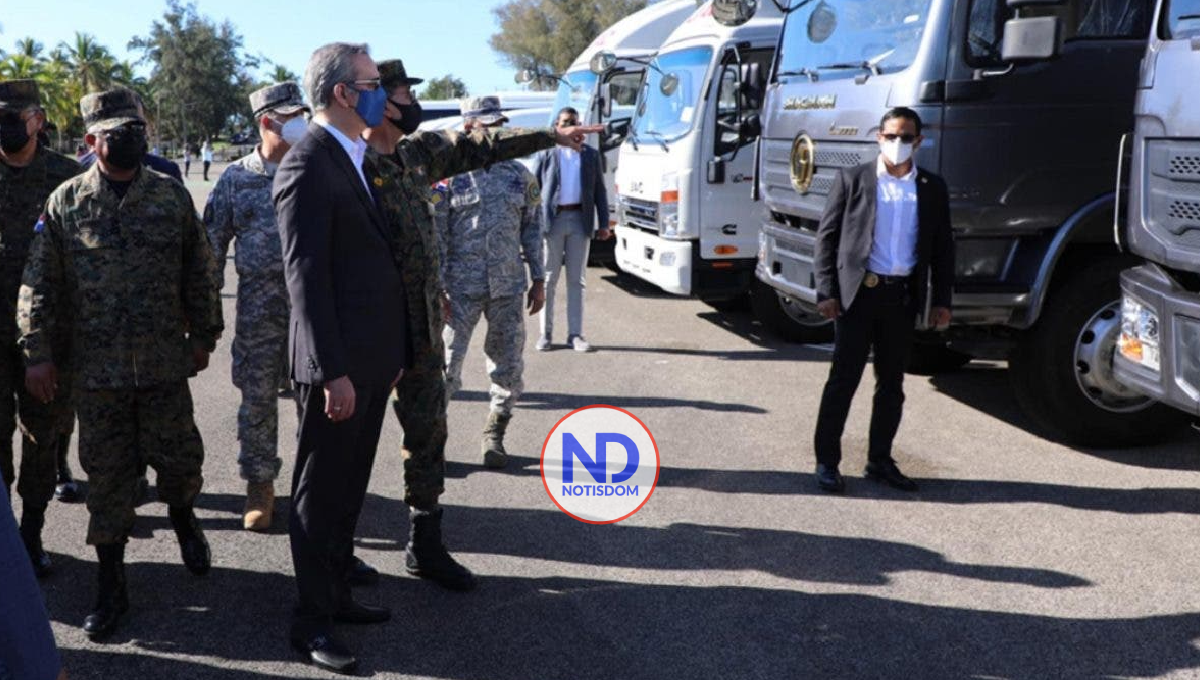 Video | Presidente Luis Abinader entrega 305 vehículos para modernizar parque móvil FFAA