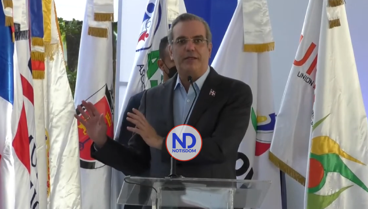 Video | El presidente Abinader entrega RD$4 mil millones a la Liga Municipal para obras locales