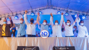 Juan Padilla, alcalde de Consuelo, renuncia al PRD y se juramenta en el PRM