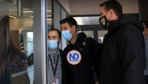 Novak Djokovic llega a Belgrado tras ser expulsado de Australia
