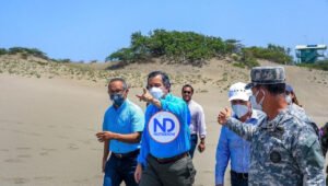 Decomisan toneladas de arena extraídas de Las Dunas en Baní