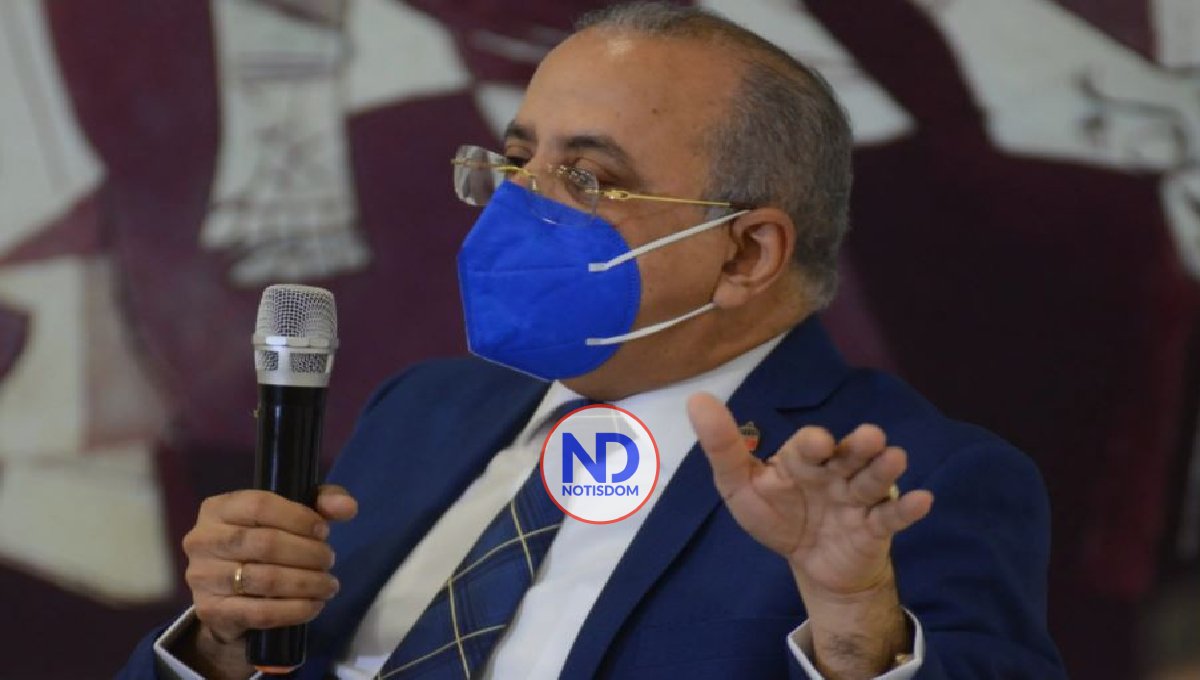 Plutarco Arias se planta en la acera de enfrente en clases presenciales