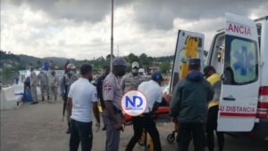 Autoridades rescatan varias personas tras naufragar embarcación en Samaná