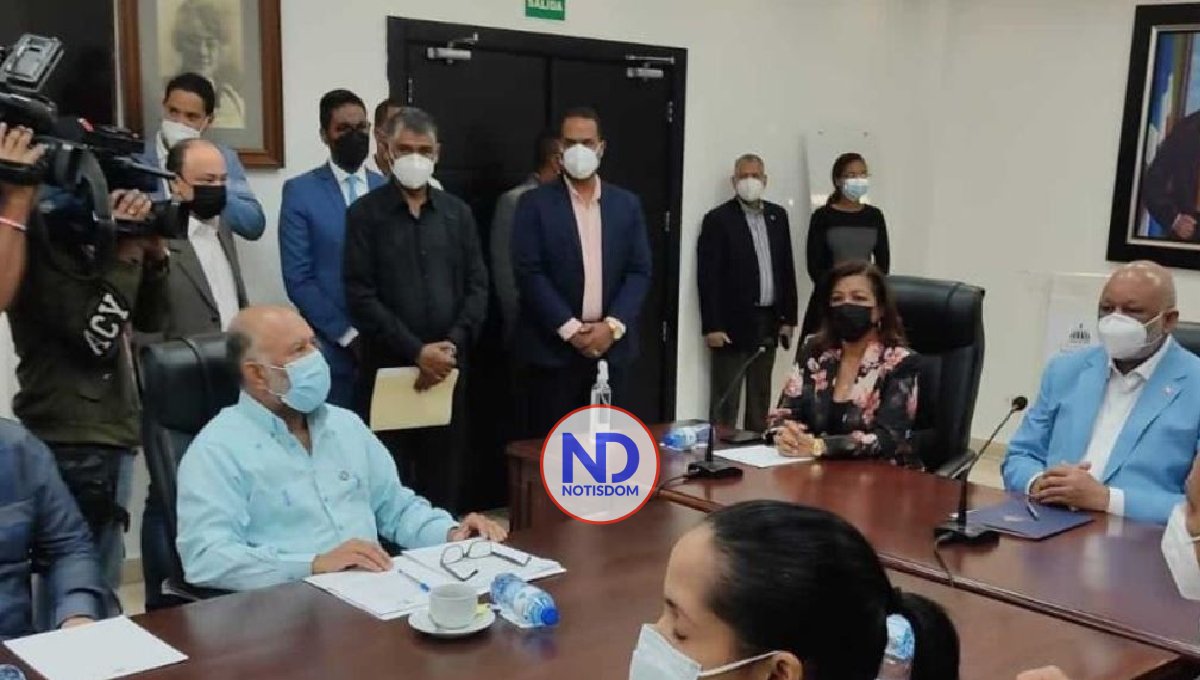 Educación y ADP acuerdan el retorno aulas este 25 de enero