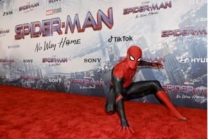«Spider-Man» vuelve a trepar a la cima de la taquilla en América del Norte