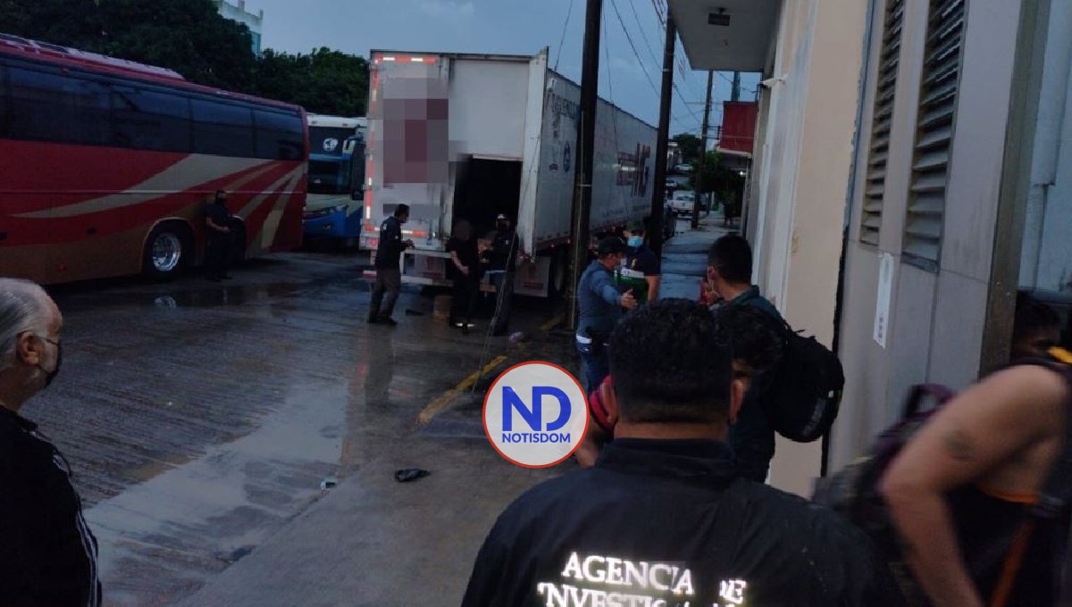 Interceptan a unos 359 migrantes en la caja de un trailer