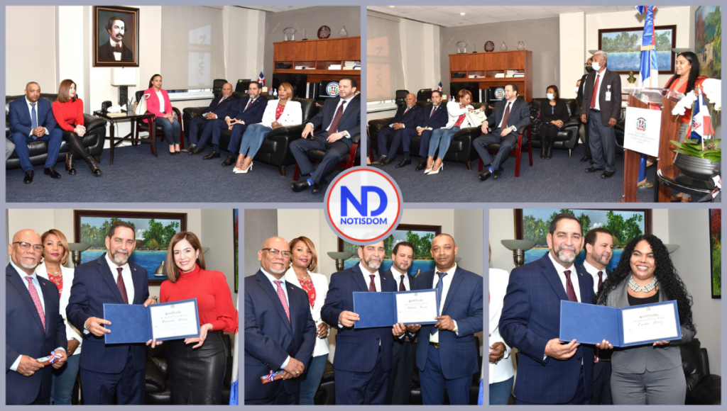5 FOTOS A NOTISDOM 8 Consulado RD en New York reconoce a dos dominicanas y un dominicano por sus méritos