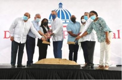 ABINADER 111 SDE: Presidente Abinader entrega 380 títulos de propiedad