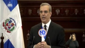 Presidente Abinader reitera RD no cargará con Haití; defiende la verja