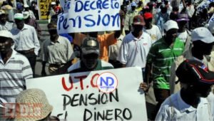 Trabajadores cañeros exigen al Gobierno pago de sus pensiones