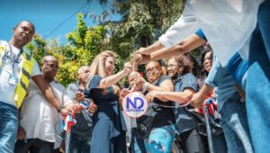 Alcaldesa Carolina Mejía entrega parque remozado a Villas Agrícolas