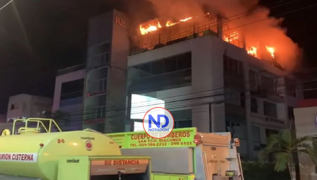 Fuego destruye instalaciones de la discoteca Roof en SFM