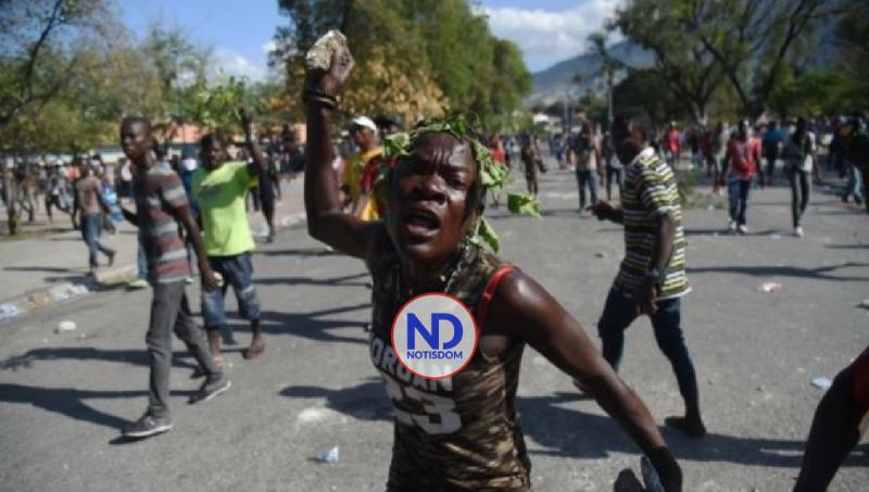 Manifestantes protestan en varias zonas de Puerto Príncipe