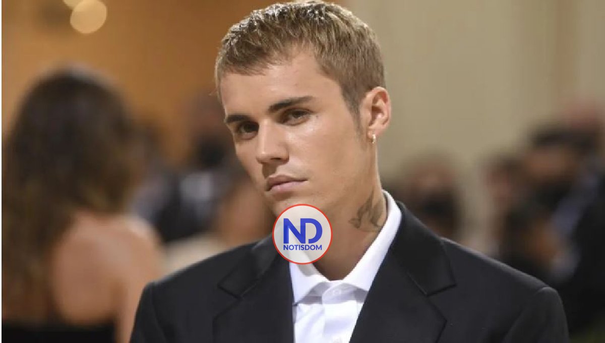 JUSTIN BIEBER