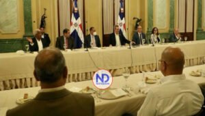 Abinader se reúne con dueños de compañías de cables del país