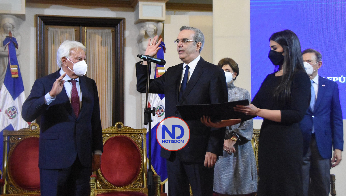 Abinader otorga la nacionalidad dominicana a Felipe González, expresidente del gobierno español