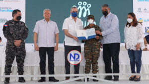Presidente Luis Abinader entrega 80 apartamentos del Plan Familia Feliz en Azua
