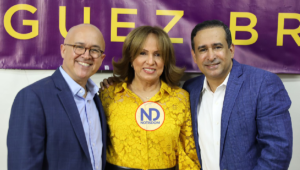 Domínguez Brito presenta equipo de campaña; por primera vez una mujer será la directora