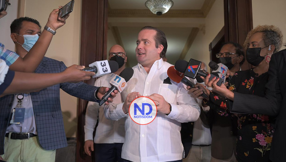 Propuesta del Gobierno para reformar la Constitución tocaría 40 artículos