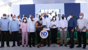 Presidente Abinader entrega 2,832 títulos de propiedad en dos días a familias pobres