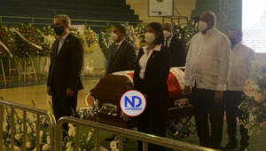 Presidente Abinader hace guardia de honor ante féretro del diputado López Chávez