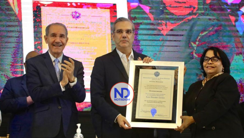 Abinader recibe ovación en la UASD; anuncia terminación de cuatro centros y tres subcentros