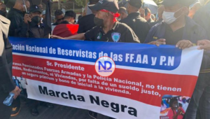 «MARCHA NEGRA» Veteranos militares y policías paralizan tránsito y exigen «mejores condiciones de vida»