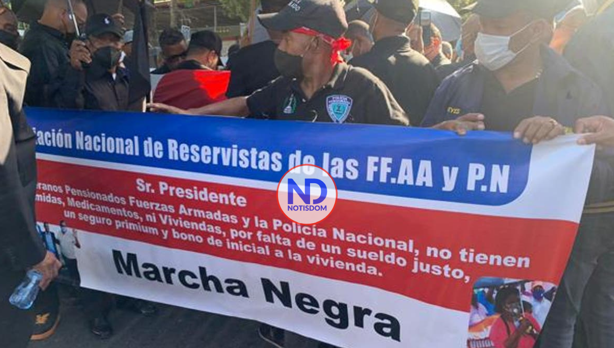 «MARCHA NEGRA» Veteranos militares y policías paralizan tránsito y exigen «mejores condiciones de vida»